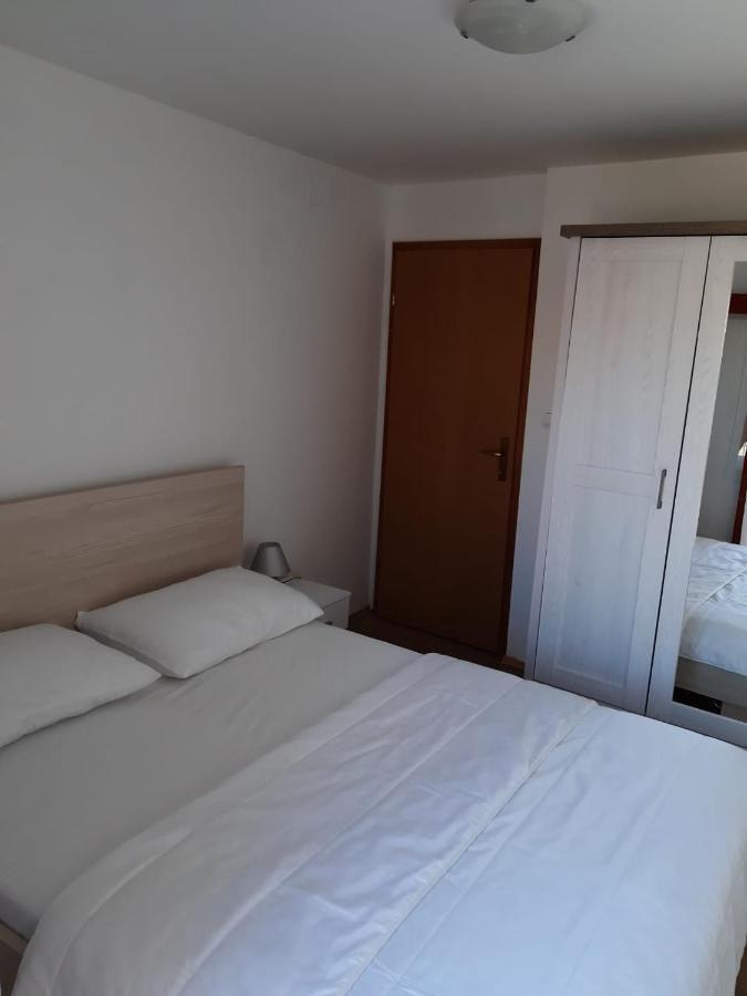 Ana Apartment Sveti Filip i Jakov Bagian luar foto